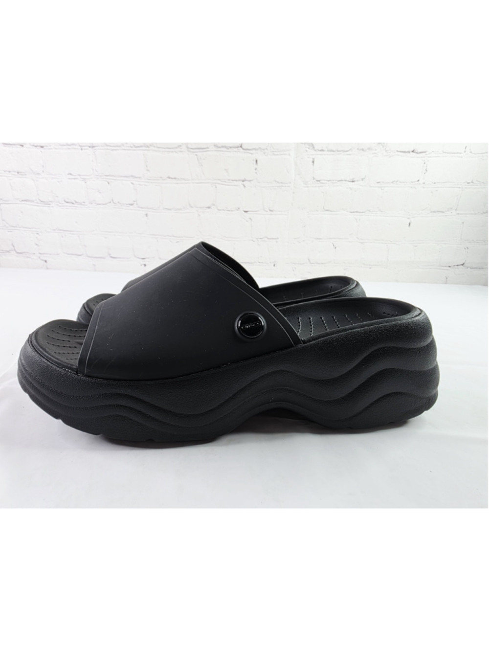Crocs Platform Skyline Slides Slip On PVC Sandals Solid Black Women's Size 9 - Picture 3 of 7